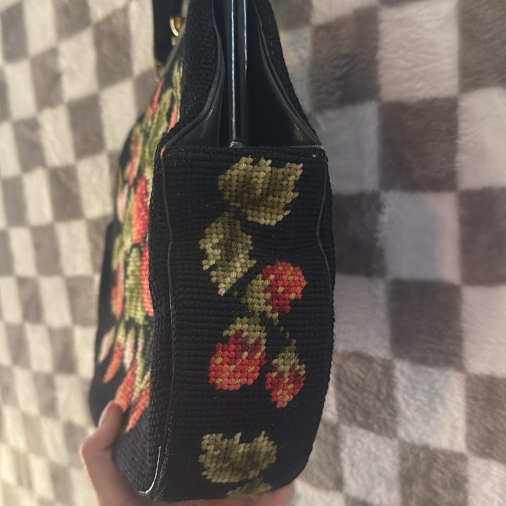 Koro Creation Vintage NeedlePoint Tapestry Women’s Strawberry Handbag - Picture 5 of 16